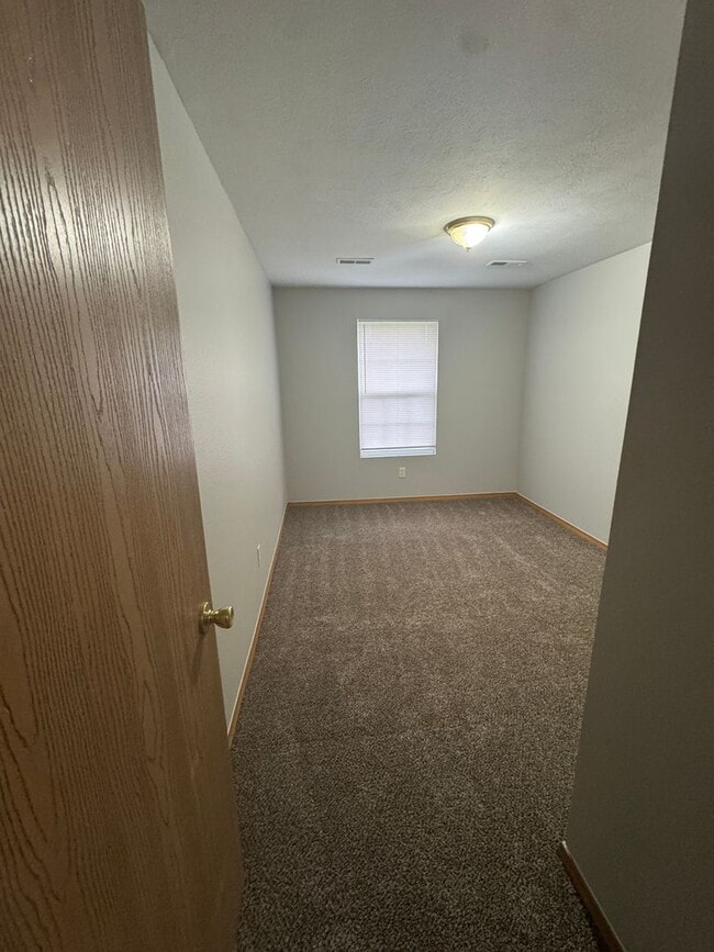 Building Photo - 817-B W. Old Route 66