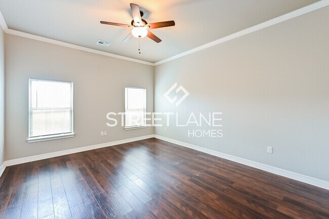Building Photo - Beautiful Open Concept 2 Bedroom