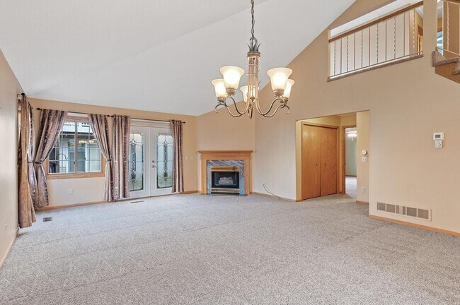 Building Photo - rare woodbury upgraded 3 bedroom end unit townhouse!! One level living!