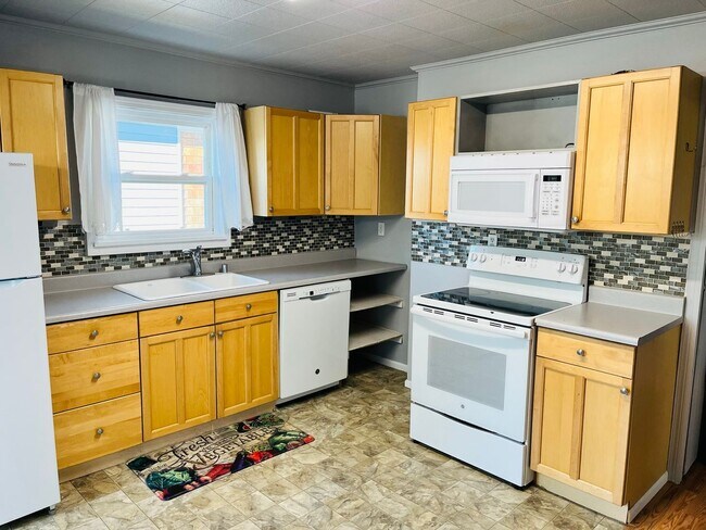 Building Photo - Charming West Bremerton Home