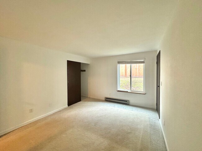 Building Photo - 14556 NE 31st St