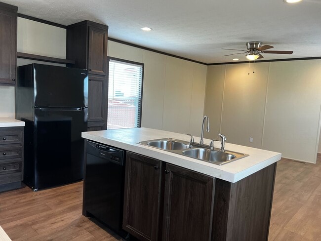 Building Photo - 709 N Collins Fwy