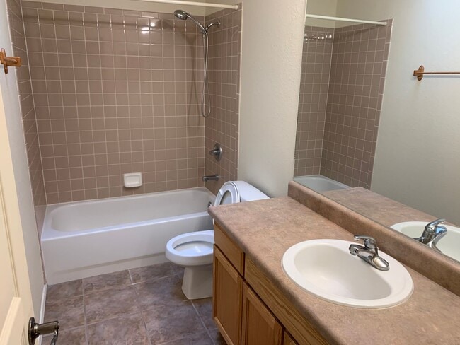 Building Photo - 4BD/2BA/2CG 1900 sf in Canyon de Flores subdivision, Sierra Vista, AZ