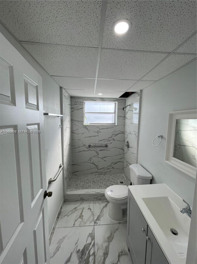 Building Photo - 13685 NE 10th Ave