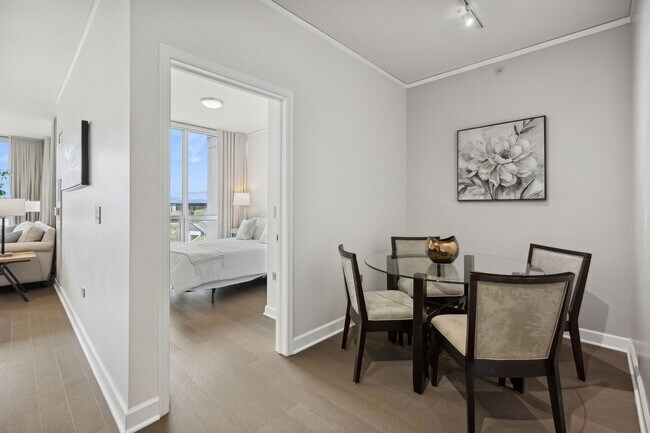 Building Photo - 1901 S Calumet Ave