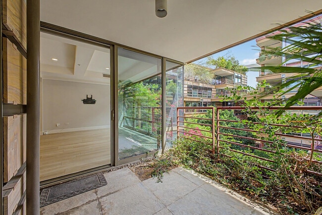 Building Photo - 7147 E Rancho Vista Dr