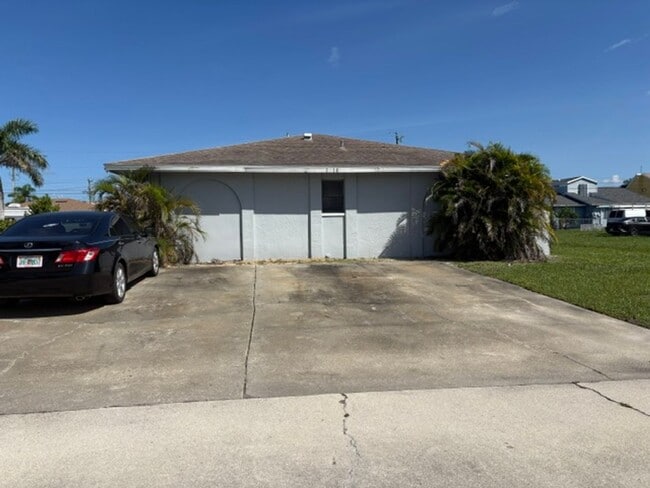 Building Photo - 1110 SE 9th Ct