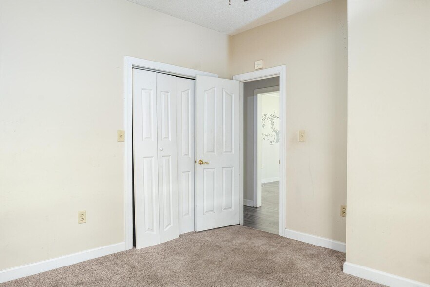 Building Photo - 680 Herring Dr