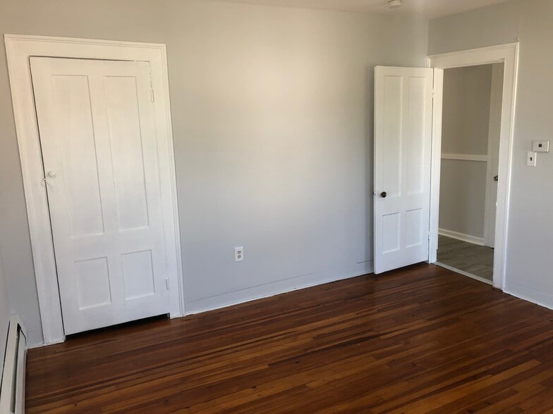 primary bedroom - 127 Front St