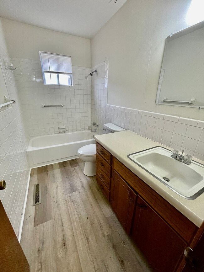 Building Photo - 2146 E Bennett St