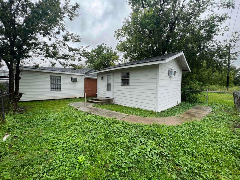 Building Photo - 7949 Blue St
