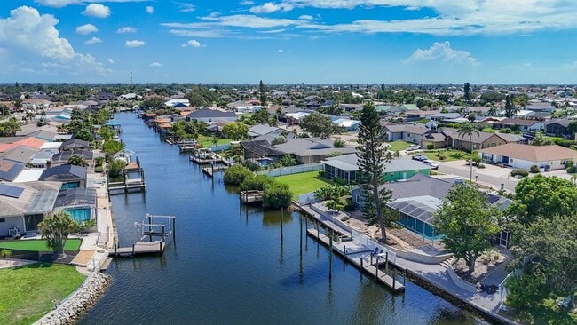 Building Photo - 6531 Santiago Ct