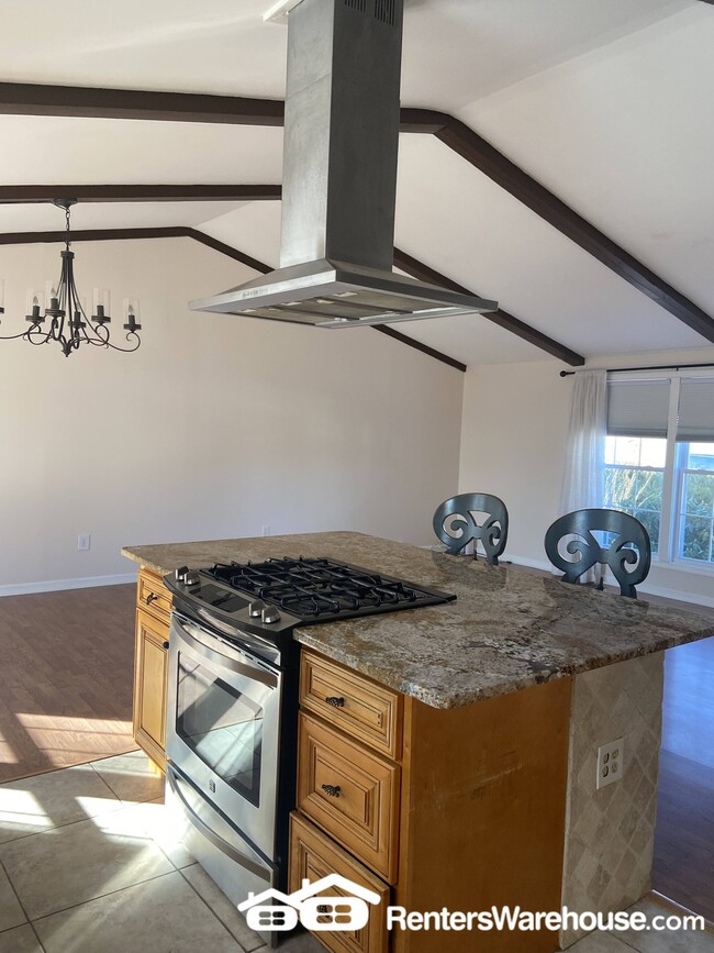 Building Photo - 750 Hyde Park Dr