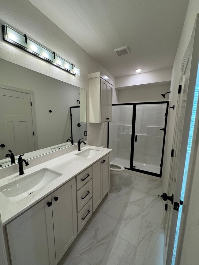 Building Photo - 3 Bed | 2 Bath Luxury Duplex | The Flats o...