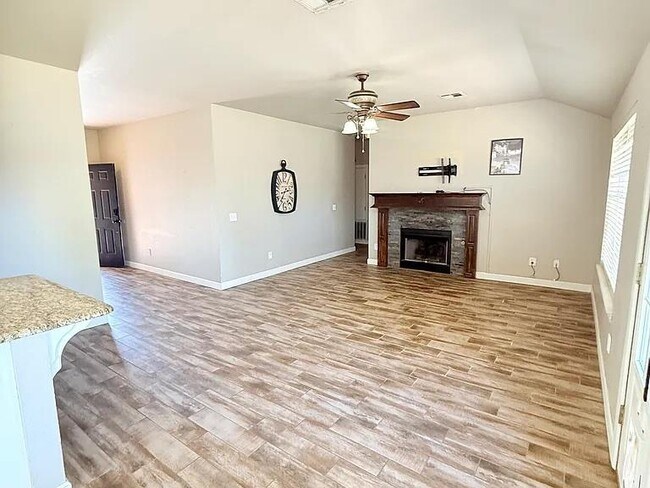 Building Photo - 1801 Brittany Ln