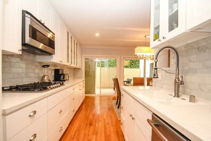 Kitchen - 423 S Rexford Dr
