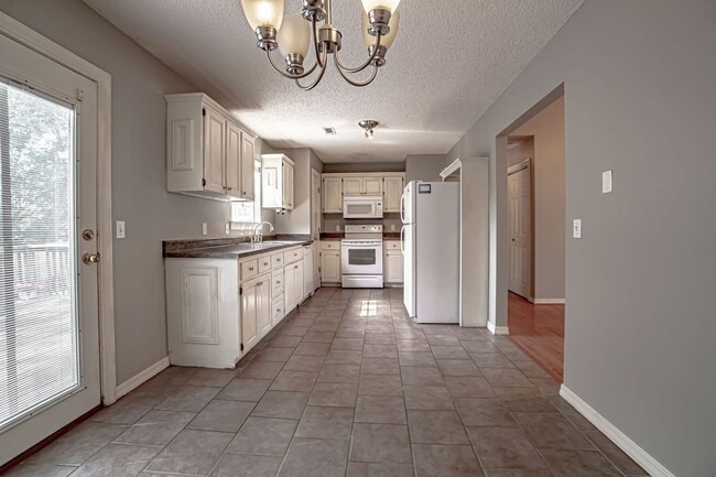 Building Photo - Quaint Family Home in  Springdale