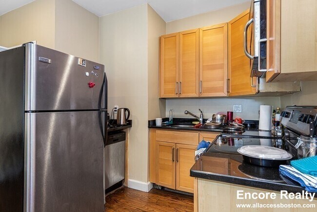 Building Photo - 1566 Tremont St