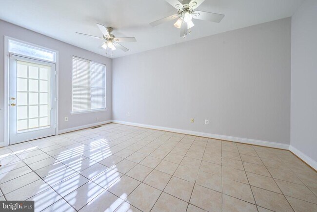 Building Photo - 685 Springhouse Square SE
