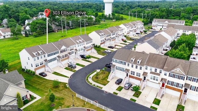 Building Photo - 303 Ellison Dr