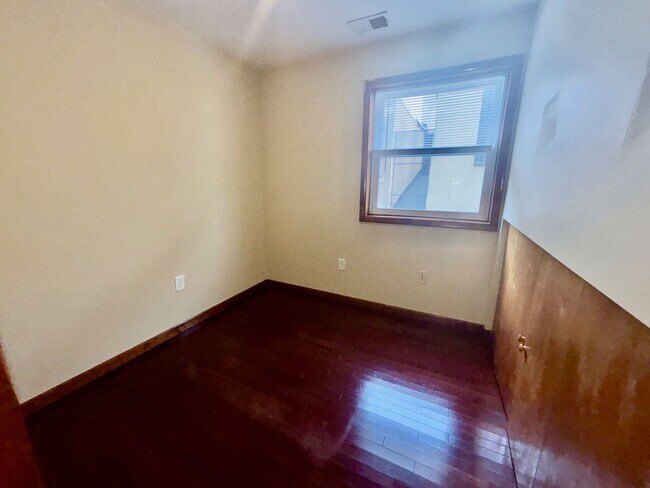 Building Photo - 1832 Kater St