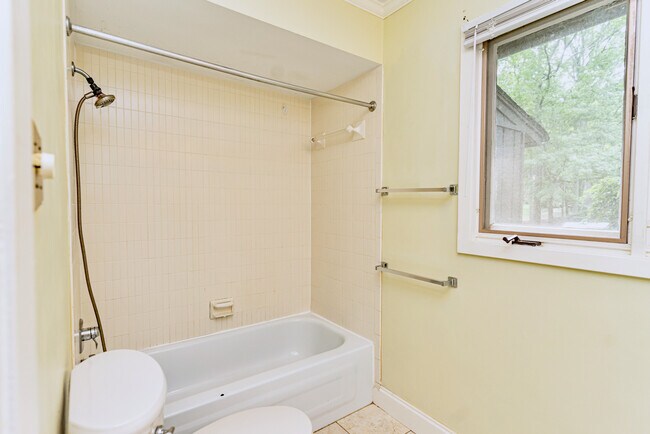Building Photo - 178 Ingleoak Ln