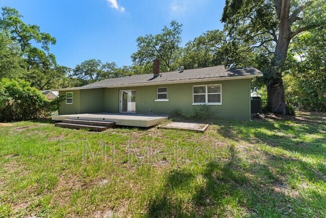 Building Photo - 4939 Woodland Dr