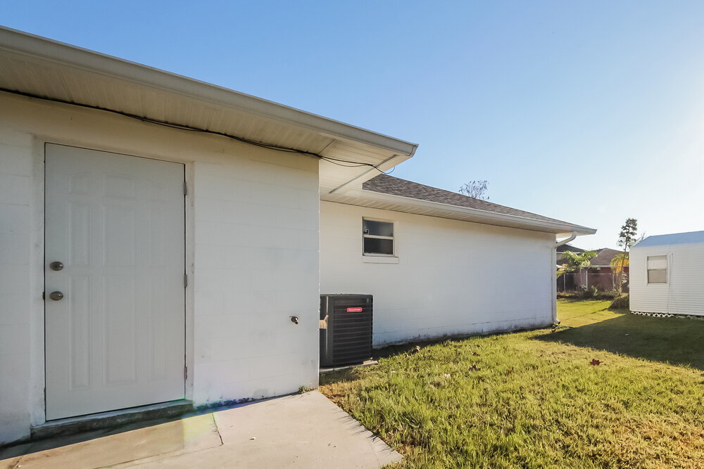 Building Photo - 1323 Dover Dr