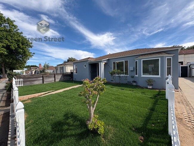 Building Photo - 1719 Oliver Ave