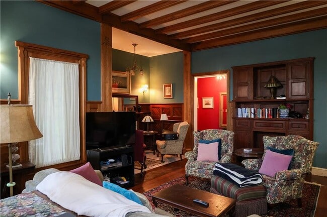 Building Photo - 6 Howe Ave