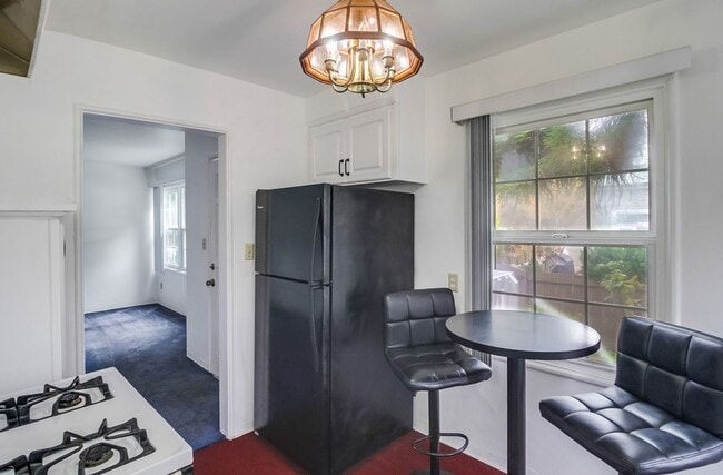 Building Photo - Cozy Home Between Mission Beach and Missio...