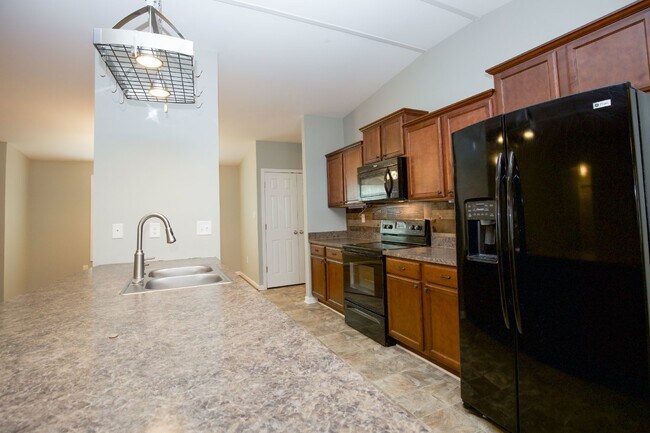 Building Photo - "Charming 3 Bed, 2 Bath Home in Spring Lak...