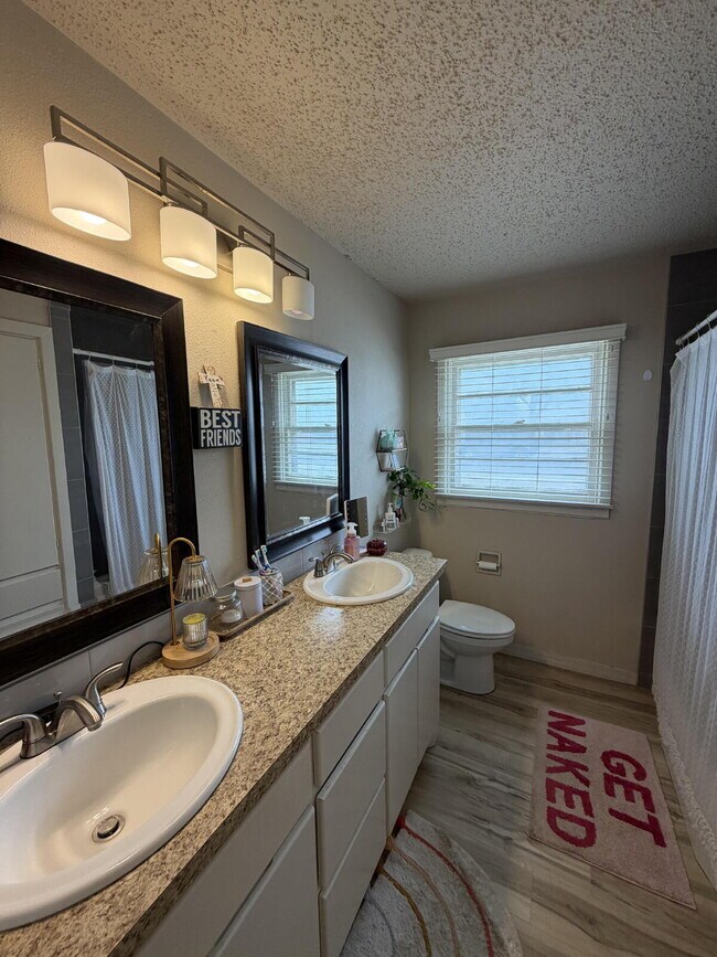 Building Photo - Spacious 4 Bed 2 bath in Central Lubbock!