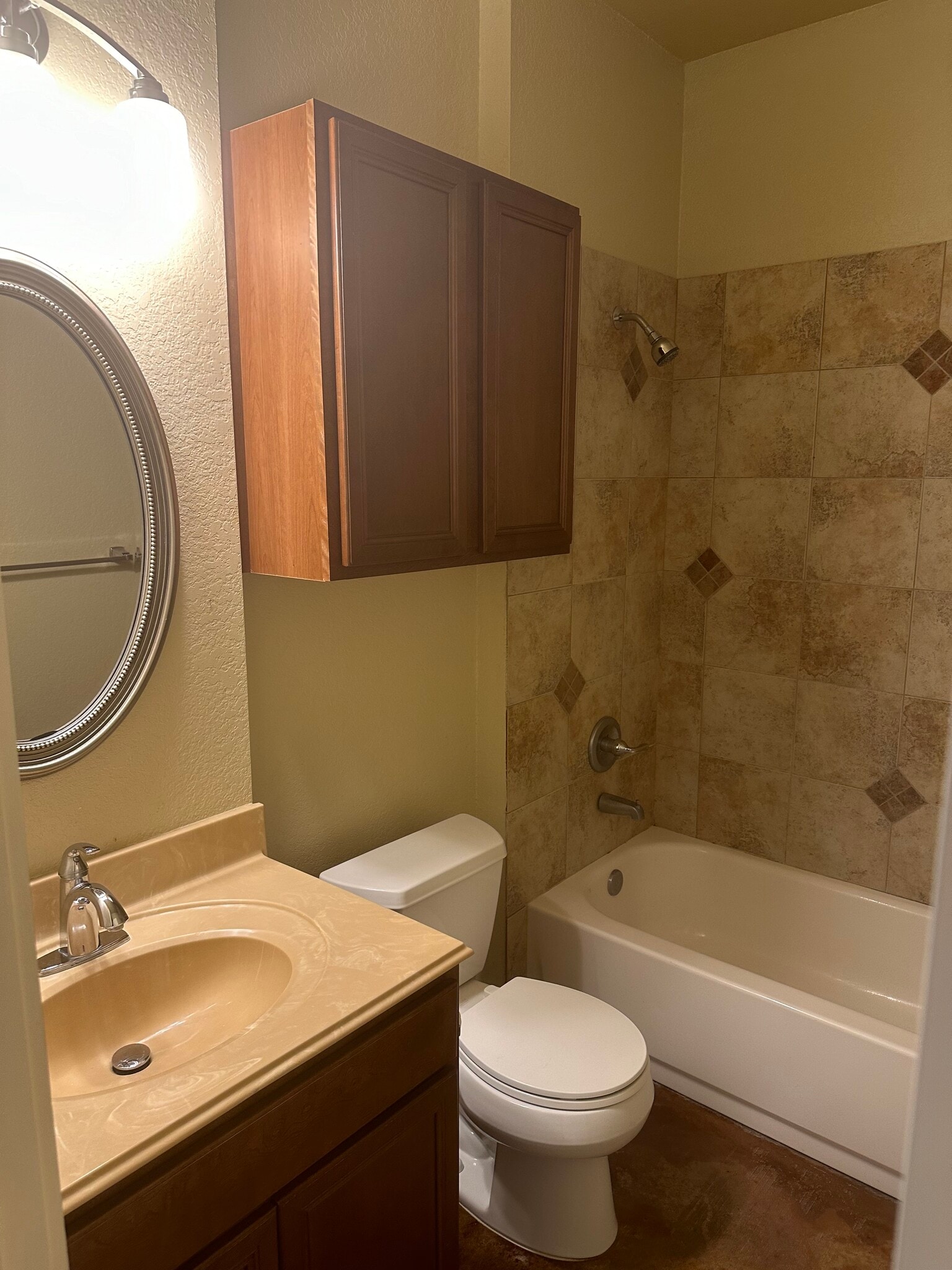 Building Photo - 1005 Live Oak Dr