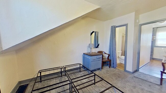 Building Photo - 2nd Floor Apartment