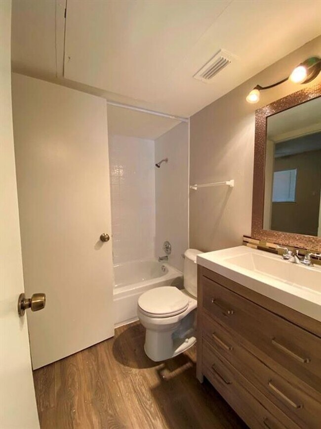 Building Photo - The Silverado Condominiums have plenty of ...