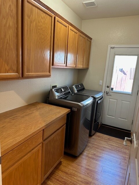 Building Photo - Lodi 4 Bedroom 3 Bathrom Home with a Pool