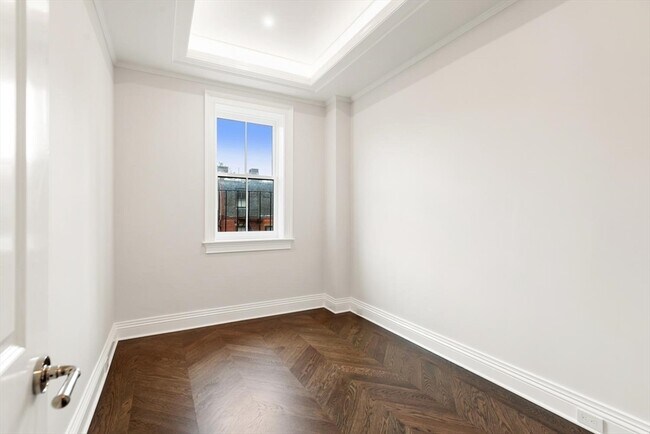 Building Photo - 121 Newbury St