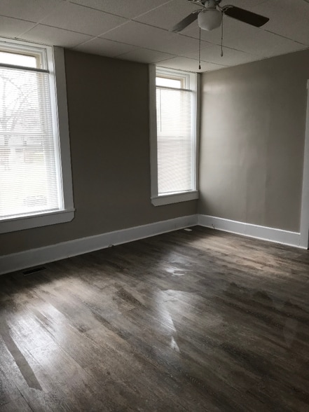 Building Photo - 10 W Park St