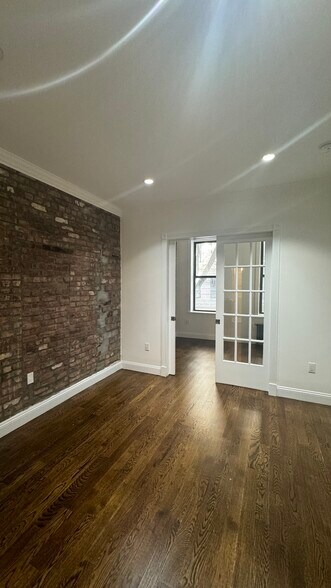 Building Photo - 7 Bleecker St