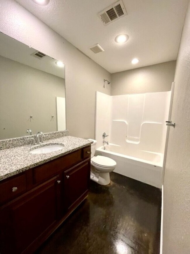 Building Photo - 3 bed / 2 bath in Pocahontas