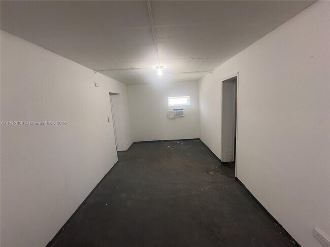 Building Photo - 225 NE 56th St