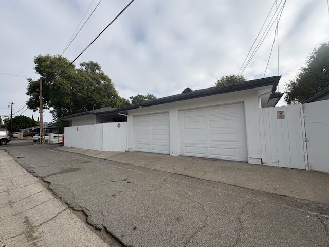 Building Photo - 2252 N Bristol St