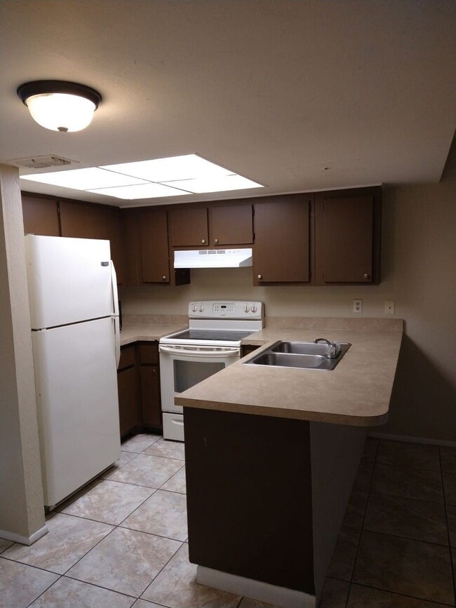 Building Photo - 824 Alderman St