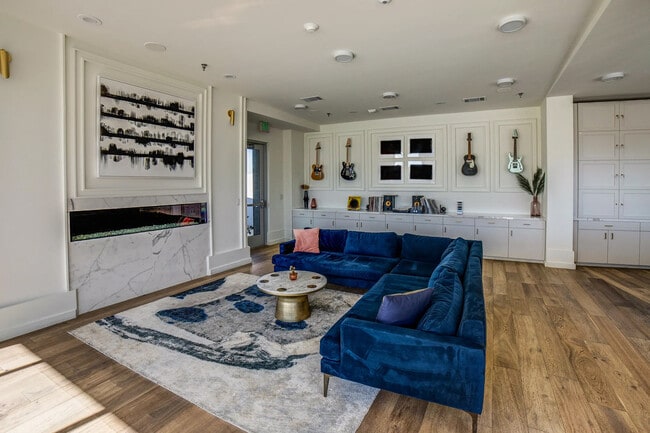 Building Photo - 1301 W Koenig Ln