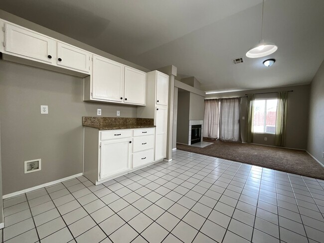 Building Photo - Single story Rosamond Home