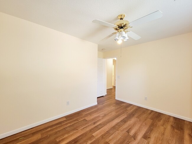 Building Photo - 11147 Carriage Lake Dr