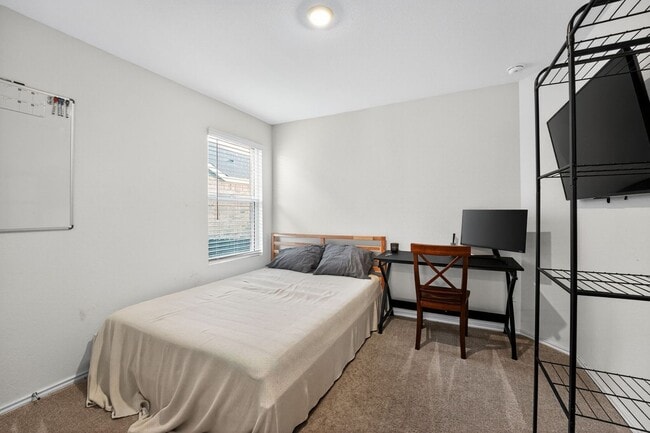 Building Photo - 2420-2424 Four Waters Lp