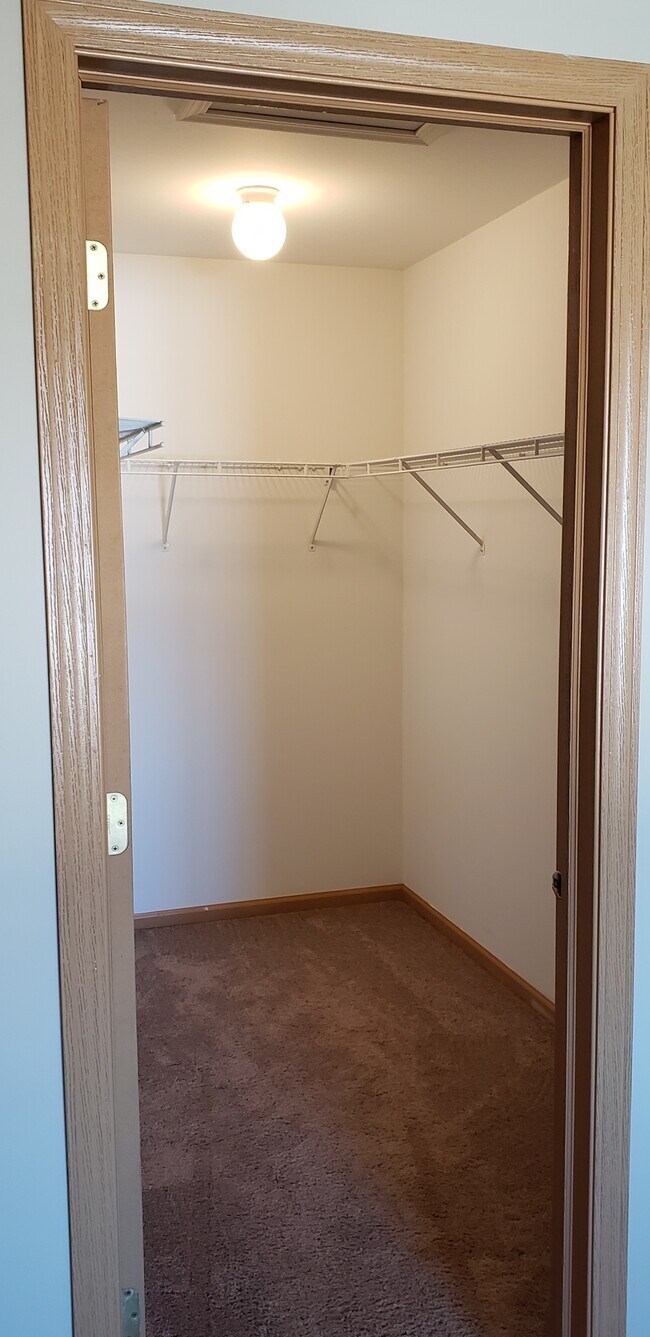 Building Photo - 1819 Silverstone Dr