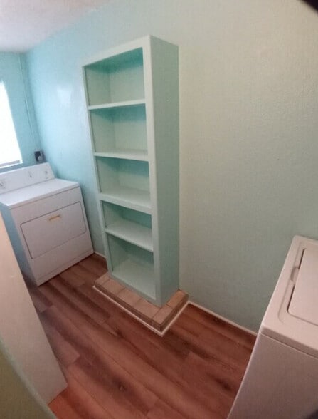 Building Photo - 1508 Edith Blvd NE